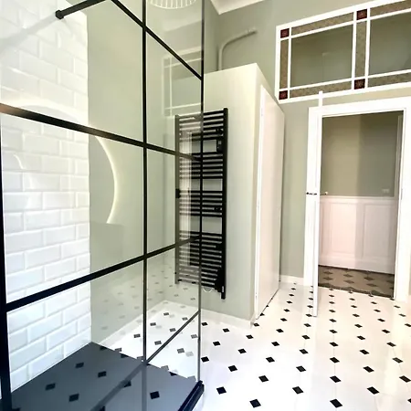 Le Questel - In The Heart Of The With Balcony Apartment Nimes